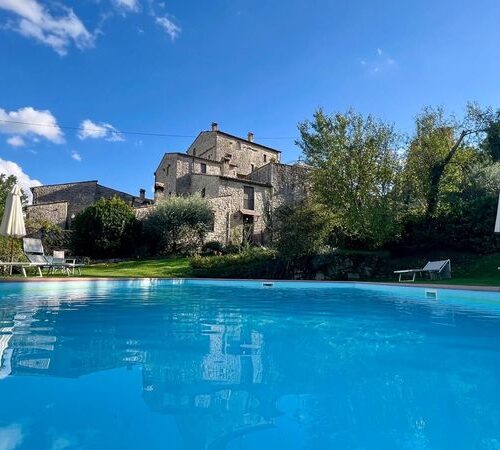 Torregentile, refurbished flat with communal swimming pool.