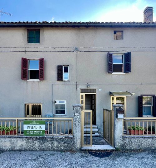 Casa semi indipendente con ampi spazi esterni.