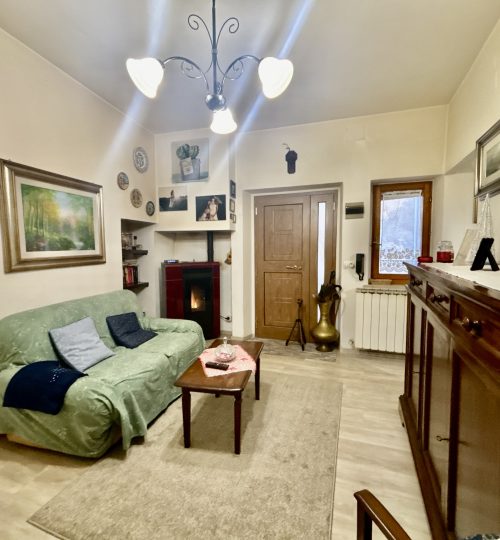 Duesanti – Cielo-Terra Ristrutturato a Due Passi da Todi: Una Casa Pronta da Vivere con Serenità