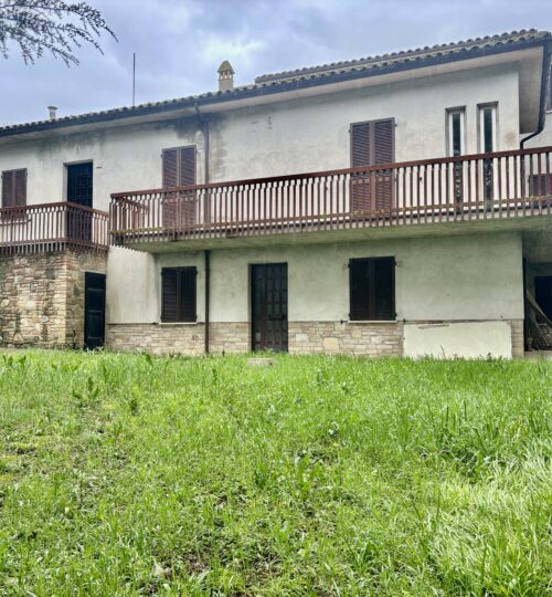 Grande casa indipendente a Pantalla con corte privata e terreno edificabile: ideale per chi cerca libertà e comfort