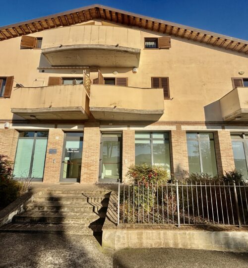 Opportunity in Pian di Porto: 60 m² shop that can be converted into a comfortable apartment