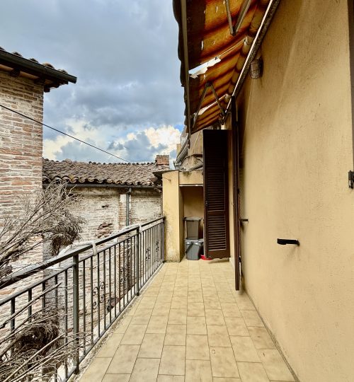 A window overlooking the Duomo: your home in the historic center
