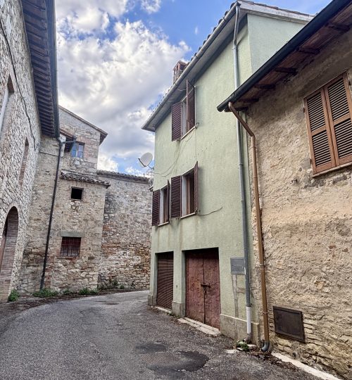 Vivere con Calma a Due Passi da Todi – Palazzetto Semi Indipendente in Borgo Silenzioso