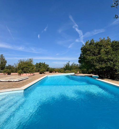 Villa di lusso con piscina privata in vendita – Spaziosa, moderna e immersa nel verde