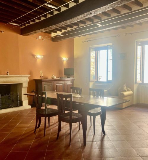 Appartamento ristrutturato con giardino e garage