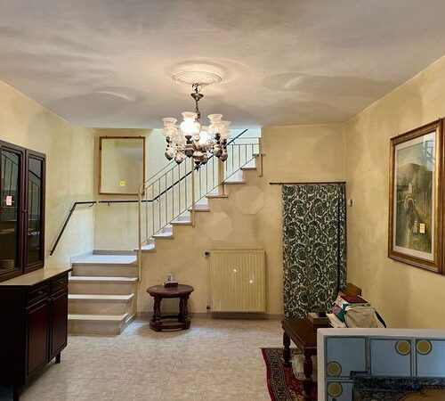 Todi, cielo terra da ristrutturare.