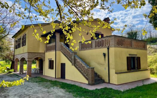 Todi, villa indipendente.