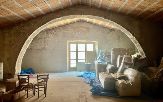 Edificio storico di 290 mq con antica navata, centro storico