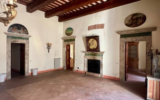 Todi, affascinante appartamento con balcone.
