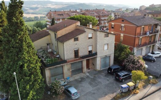 Todi, intero edificio.